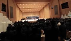 全員による校歌合唱